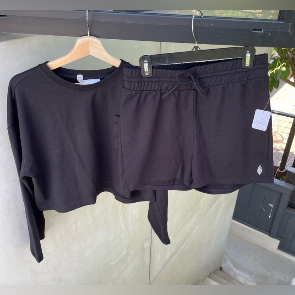 ❌sold❌FREE PEOPLE MOVEMENT SUNNY SET - BLACK
Long Sleeve Set - Picture 4 of 4
